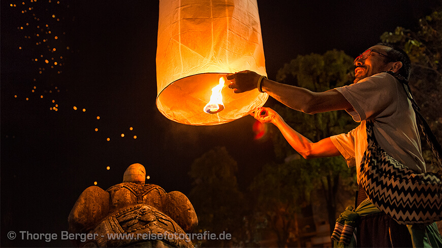 fliegende laterne in thailand